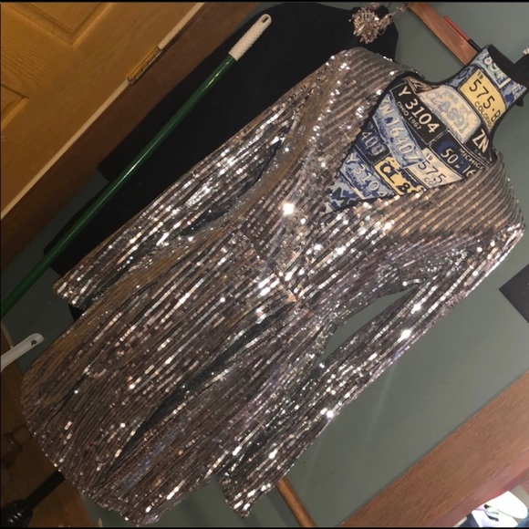 Final price! Pretty Little Thing sequin dress sz 6 - Picture 1 of 5